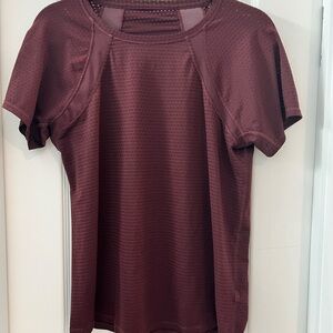 Athleta Maroon Short Sleeve Top size Medium PTP 19 length 25